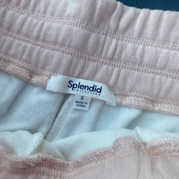 Cute and SUMMERY☀️🌴🌊SPLENDID shorts! White "sweatshirt"material w/pink trim!! - Picture 6 of 12